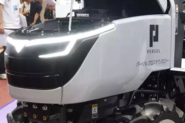 人材派遣会社がつくった“EV”披露！…いったいなぜ!? 自動車系の展示会で注目 「3年くらいで作ったんですか？」→「ええっ!?」