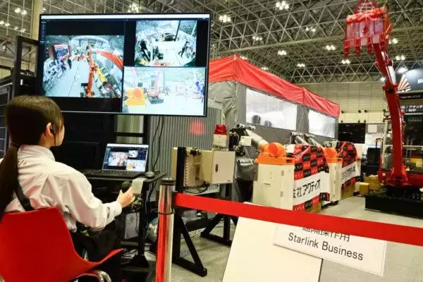 「タワークレーンも地上から安全操作！ アクティオの電動建機・遠隔化技術と屋内向け「冷える～む3」にみる建設現場の進化」の画像