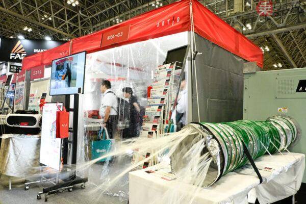 タワークレーンも地上から安全操作！ アクティオの電動建機・遠隔化技術と屋内向け「冷える～む3」にみる建設現場の進化