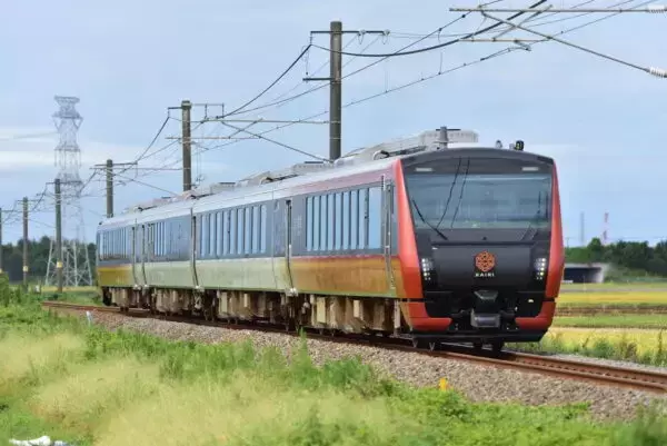 新潟と上野を結ぶ「異色の夜行列車」いよいよ運行 東京都内に“気動車”が乗り入れ 上野駅では観光PRも