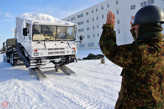 新潟生まれ 陸上自衛隊の「雪上車」どれだけスゴイ？ 雪大国ニッポンで70年のノウハウ