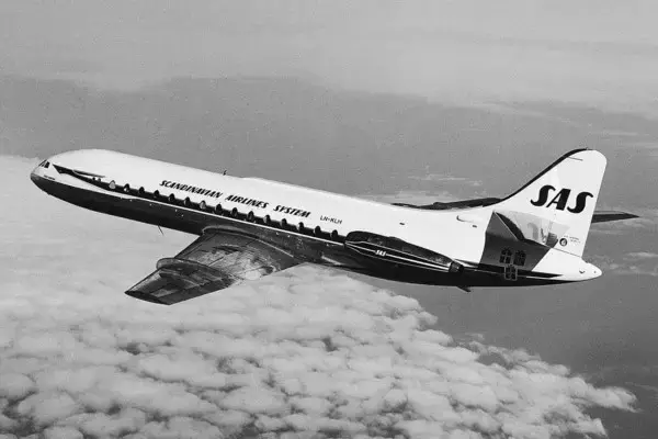 「「胴体後ろにエンジン」の旅客機は何がよかった？ その元祖「カラベル」 ヒットの背景に不遇な“兄”」の画像