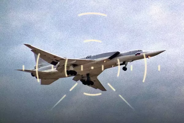 「「史上初の戦果！」超音速飛行OKなロシア戦略爆撃機 ウクライナが撃墜 違うとの発表も」の画像