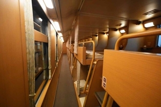 寝台料金不要!「サンライズ」を“フツーの特急”として使うテクとは? 指定席料金で「ゴロ寝」5時間半 サイコーや!