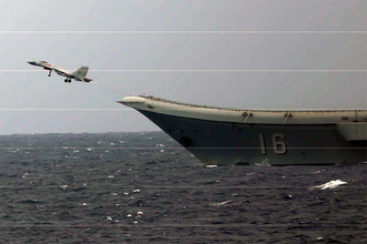 中国空母「遼寧」 沖縄近海で戦闘機の発着艦&編隊飛行を実施 防衛省