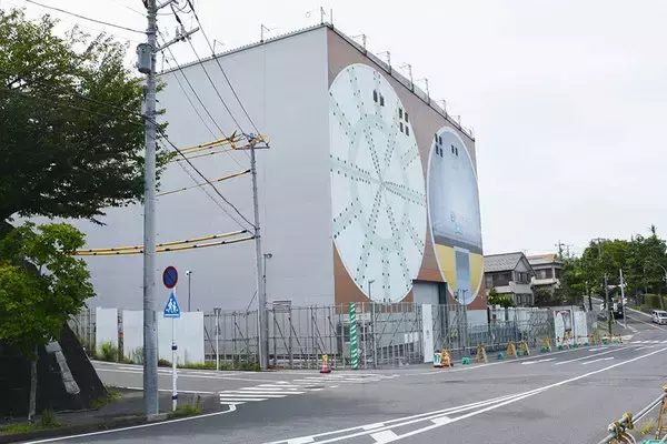 建設進む「横浜の圏央道」の“地上道路”どこまでできた？ 住宅街を貫く“2階建て区間” どこにつながる？