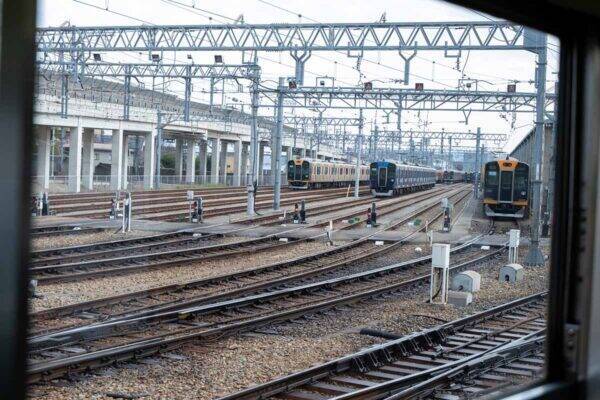 「次の停車駅は…」引退間近の阪神「青胴車」まさかの運転ルートに“軽いざわめき” 「行先不明列車」に乗ってきた