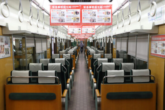 電車の中吊り広告“全廃”へ 車内スッキリ＆環境配慮の一石二鳥 阪急が2027年度