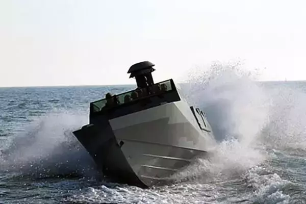 ベネズエラ大統領拘束の裏で暗躍？ まるで忍者な「米軍の特殊作戦母船」 一見すると「民間フェリー」その実態は“動く極秘基地”