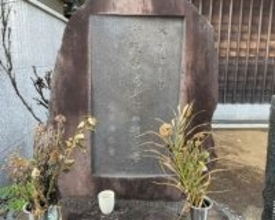 「雷電」を作った少年たちを忘れない――東名高速の「渋滞名所」近くにたたずむ「ナゾのド派手“休憩スペース」の正体 「日本は寒かったですよ」