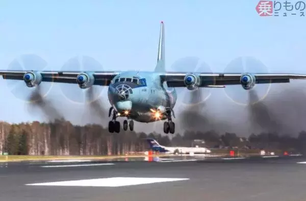 ロシア軍の飛行場で「すさまじい大爆発」 ウクライナ軍の攻撃で輸送機やヘリコプターに被害か