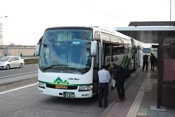 都会の人は知らない？ 立地が微妙な「高速道路上のバス停」どう使われているか