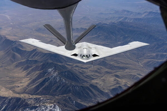 「第6世代爆撃機」B-21 250本のキャンドルを吹き消す!? 建国250周年を祝う記念映像をSNSに投稿