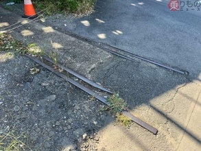 「道路に線路」…だと!?北千住の住宅街に眠る“謎の廃線跡” 再開発でついに消滅か