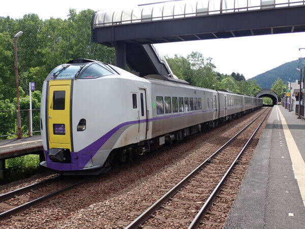 総延長288キロ「対面通行だらけな高速道路の4車線化」が加速！ 完成すれば“鉄道に打撃”か 現地で見た進捗