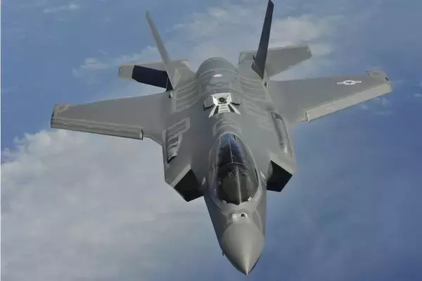 「アメリカ「F-35戦闘機の半数が動きません」その原因は？ 日本も他人事と言えないワケ」の画像