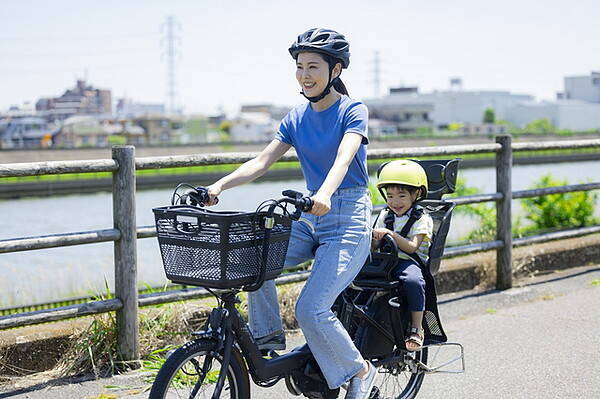 「アニメや映画の真似しないで!!」 自転車「ニケツ」がメチャ危ないわけ 実は構造的に危険！ 違反キップ切られるだけじゃない