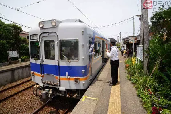 関東東端6.4kmの新観光列車に乗る！ クラファンで車内改造 これが「不屈ローカル私鉄」の生きる道？