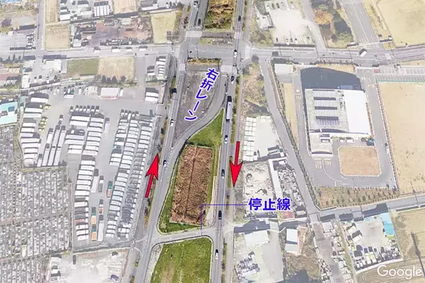 「右折後の赤信号は「停止」か「通過」か 巨大交差点の“工夫” それでも迷う人続出も」の画像