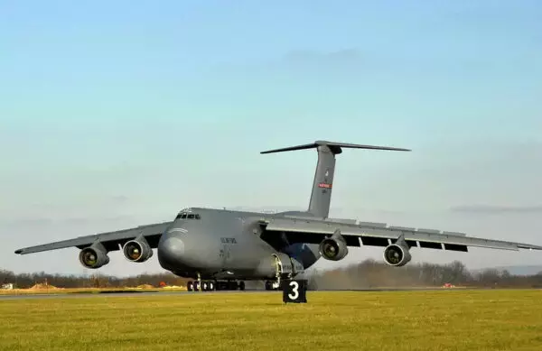 姿なき “空の運び屋” 生まれるか!? 「ステルス輸送機」が抱えるジレンマと実戦投入された“極秘ヘリ” の実像