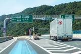 「そっち行くなら「高速下りてください!?」 要注意な“中途半端JCT”たち 「つながなくても大差なし」判断も」の画像1