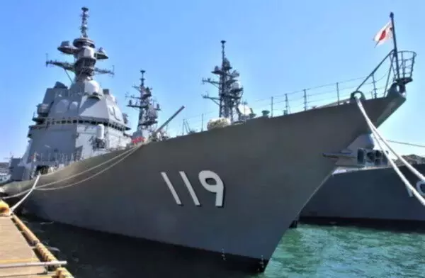 海自の護衛艦と中国空母が太平洋で睨み合い 最新ステルス艦も機動部隊に合流か 防衛省が画像を公開