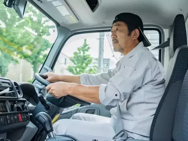 「普通免許で運転できるトラック」なら仕事ラクですよね？ 大型はキツそう…？  ドライバーの仕事の実態とは 「すぐ転職することになりかねない」と専門家