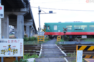長さ30mで警報機なし 3社の線路をまたぐヒヤヒヤ踏切がなかなか廃止できなかったワケ