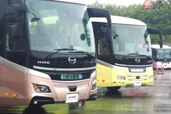 新型「日野セレガ」の進化は“乗客目線”でもわかる!? 変速機を「7速→12速」へチェンジ 乗り心地にも“思わぬ効果”が