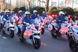 「なぜバイクの「前輪ブレーキ」は右レバー？ 世界共通になった経緯とは　昔は“レバーが左右逆”もあった!?」の画像1