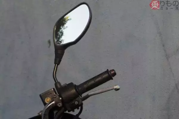 「なぜバイクの「前輪ブレーキ」は右レバー？ 世界共通になった経緯とは　昔は“レバーが左右逆”もあった!?」の画像