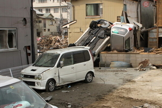 「地震で愛車に被害」←通常の車両保険＆地震保険では直せません！ 台風や洪水と“扱いが違う”ワケ 備える方法は？