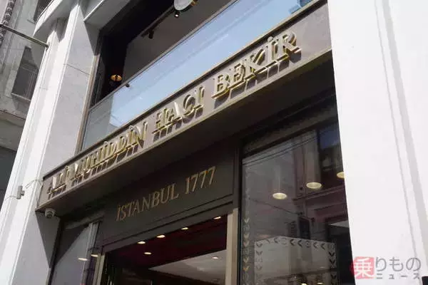 日本から約1万km離れた場所に”驚愕の飲食店”がありました。「回転寿司か…!?えっ、超予想外の食べ物が流れてきた！」