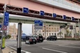 短小、でも幅広！「歩いて2分の国道」なぜ存在？ 終点は驚くほど太い“不思議な道”生まれたワケ