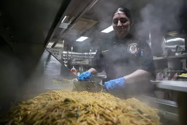 米海軍のSNS飯テロ投稿バズ狙いではなく“反論”だった!? 世界最強の海軍が恐怖したメシの拡散力とは