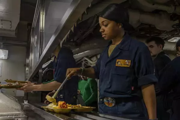 「米海軍のSNS飯テロ投稿バズ狙いではなく“反論”だった!? 世界最強の海軍が恐怖したメシの拡散力とは」の画像