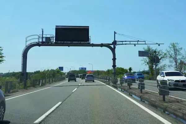 これが「最初の道の駅？」 パーキングエリアじゃん！  “高速道路みたいな一般道”で38年 高速PAから“失われつつあるもの”がここに