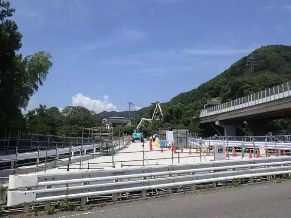 中央道の改良工事でいよいよ“下道が激変”へ!? 相模湖の「クネクネ国道ショートカット路」完成 8月に現道付け替え
