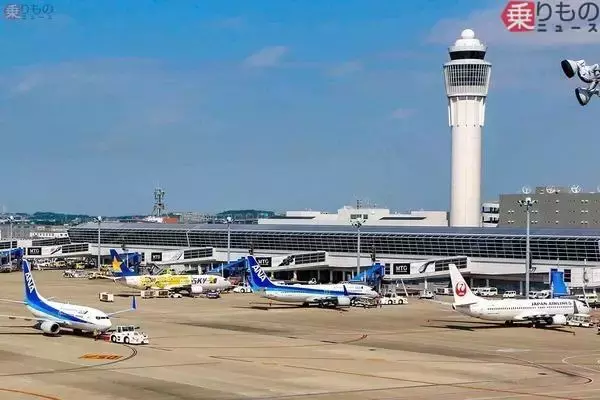 中部空港に「規格外サイズの珍客」集結にSNS騒然！ 異次元の光景に「偶然にしてもすごすぎる」「ギアの数よ……」