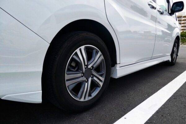 「4本」と「5本」で何が違う？ クルマのホイールを留める“ネジの数”の不思議 なんと「1本」なんてのも！
