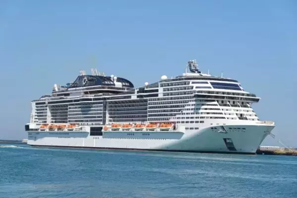 なぜ「1泊1万円台」で乗れる？ “豪華客船クルーズ”なのに安いワケ 驚きの仕掛けの実像とは