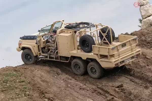 「やっぱりトヨタ車がイイ！ 長～い「6WDランドクルーザー」フランス特殊部隊が愛用するワケ」の画像