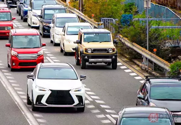 渋滞しているのに「謎の車間距離を開けるクルマ」が前に…。なぜ適切な距離を保てないのでしょうか？