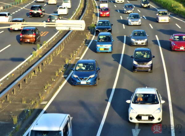 渋滞しているのに「謎の車間距離を開けるクルマ」が前に…。なぜ適切な距離を保てないのでしょうか？