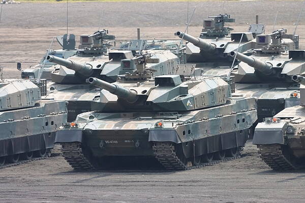 なぜ戦車の装甲は「斜め」なのか？ 防御力が2倍になる“物理の知恵” 現代戦車が「箱型」に戻ったワケ