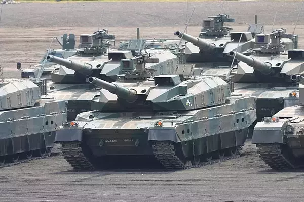 「なぜ戦車の装甲は「斜め」なのか？ 防御力が2倍になる“物理の知恵” 現代戦車が「箱型」に戻ったワケ」の画像