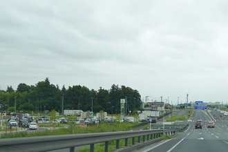 東京のベッドタウンにできた「道の駅」ウワサ通りの大盛況！ 海ないのに「海産物がうまい！」…それこそが人気の秘訣？