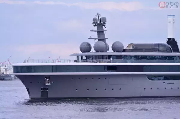 初来日！ 前澤友作氏の巨大船「ナウシカ」護衛艦を凌ぐスケール 潜水艇やヘリまで発着OK