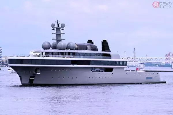 「初来日！ 前澤友作氏の巨大船「ナウシカ」護衛艦を凌ぐスケール 潜水艇やヘリまで発着OK」の画像