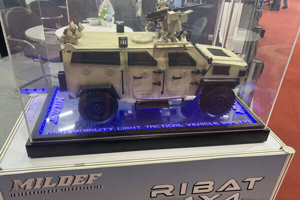 「アジアン装甲車」なぜ台頭？ 日欧米の撤退・ブランド消滅は“儲からない”から？ ひっくり返りつつある市場